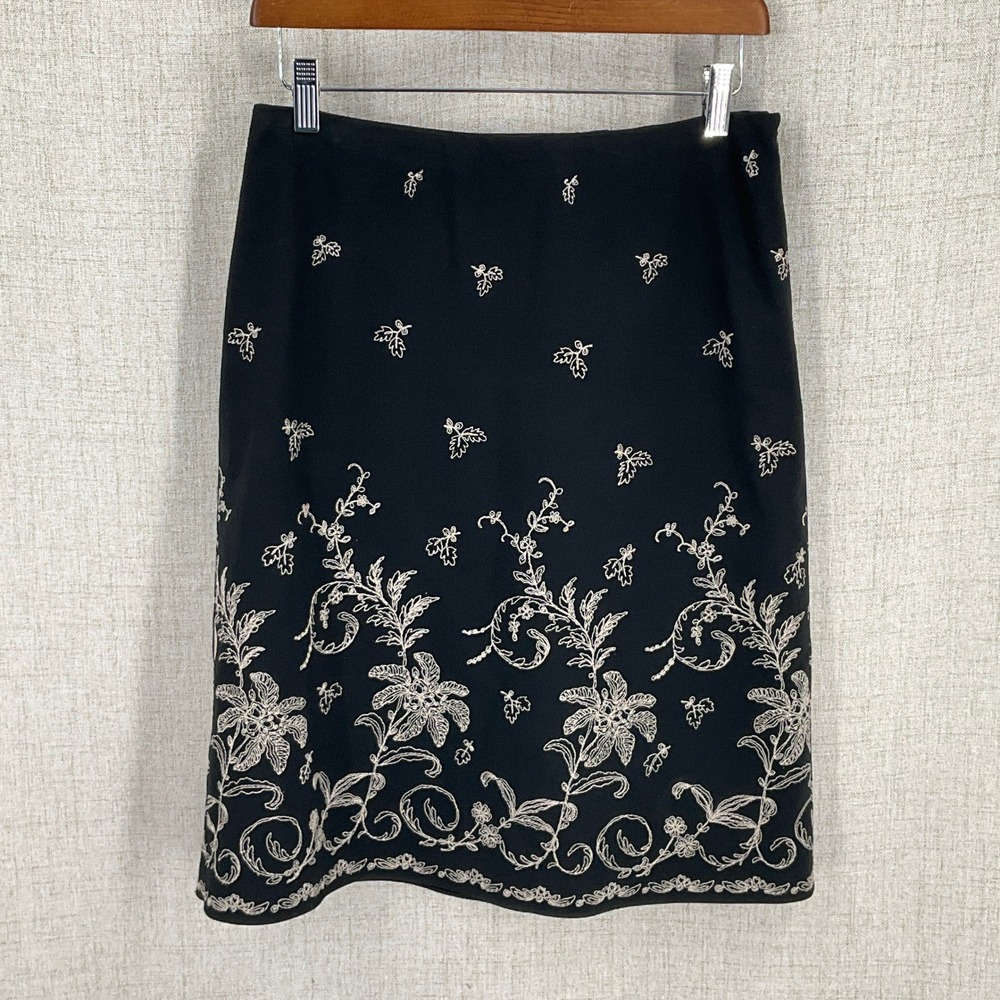Ann Taylor Skirt Womens‎ 8P Black Floral Embroidered A-Line Classic Knee Length